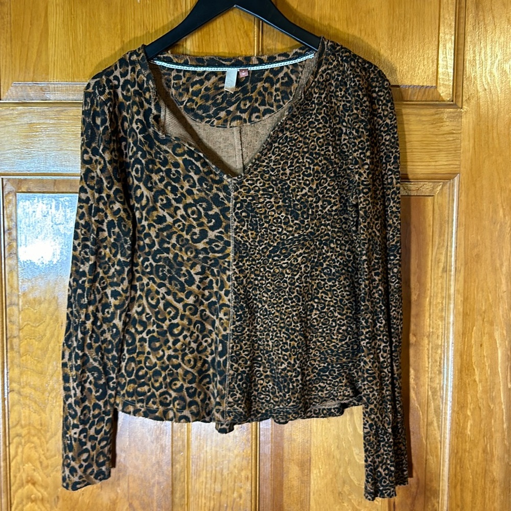 Anthropologie Pilco Animal Print Henley Boho/Fall top Size Med-VGUC